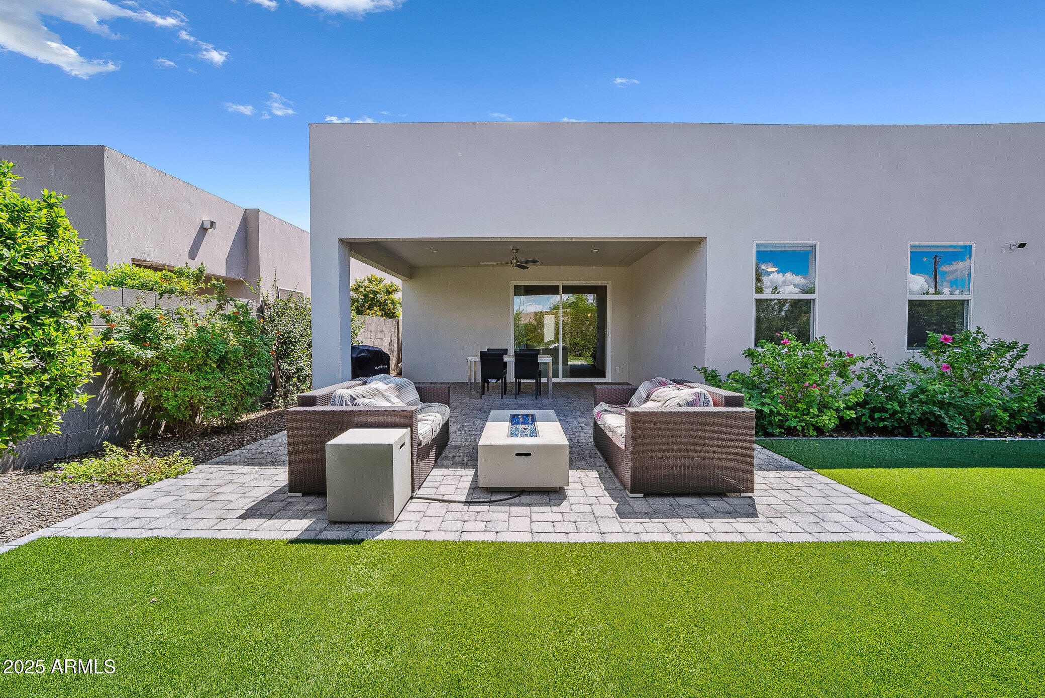 2914 E BLANCHE Drive