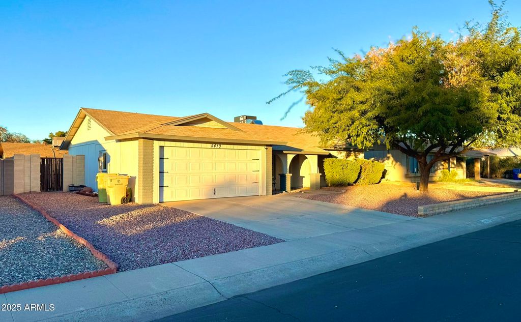 Photo of 5410 W Altadena Avenue, Glendale, AZ 85304 (MLS # 6955566)