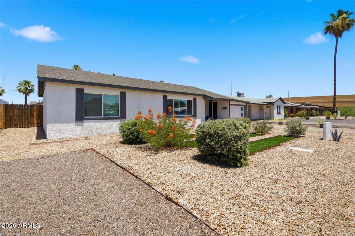 1908 E Pinchot Avenue