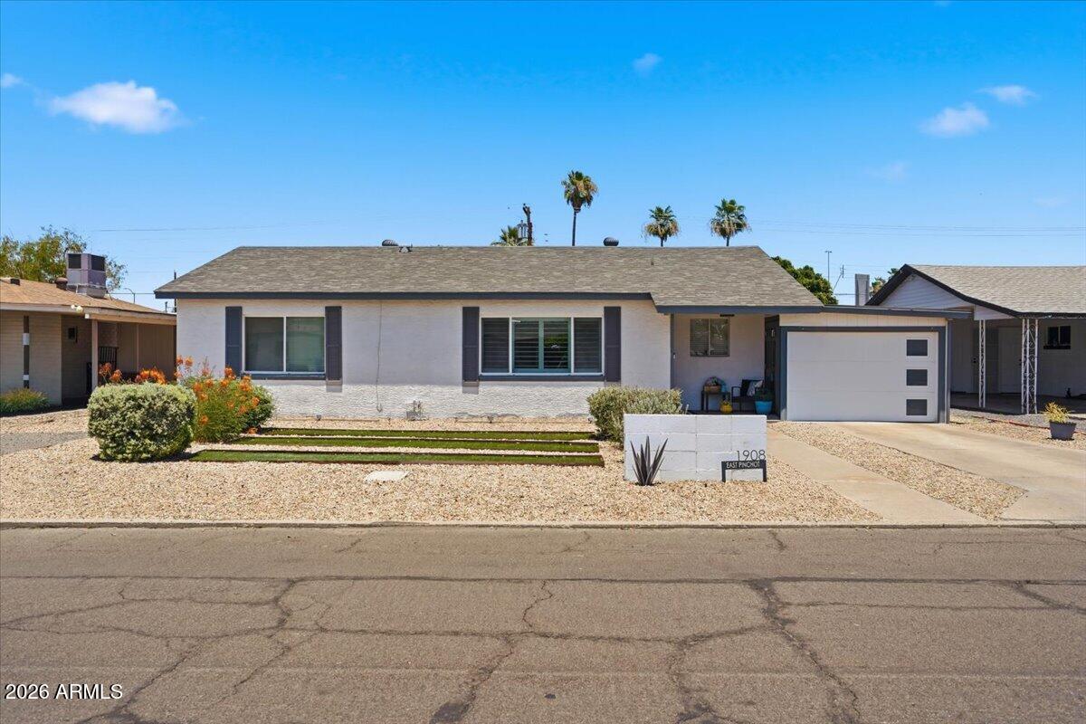 1908 E Pinchot Avenue