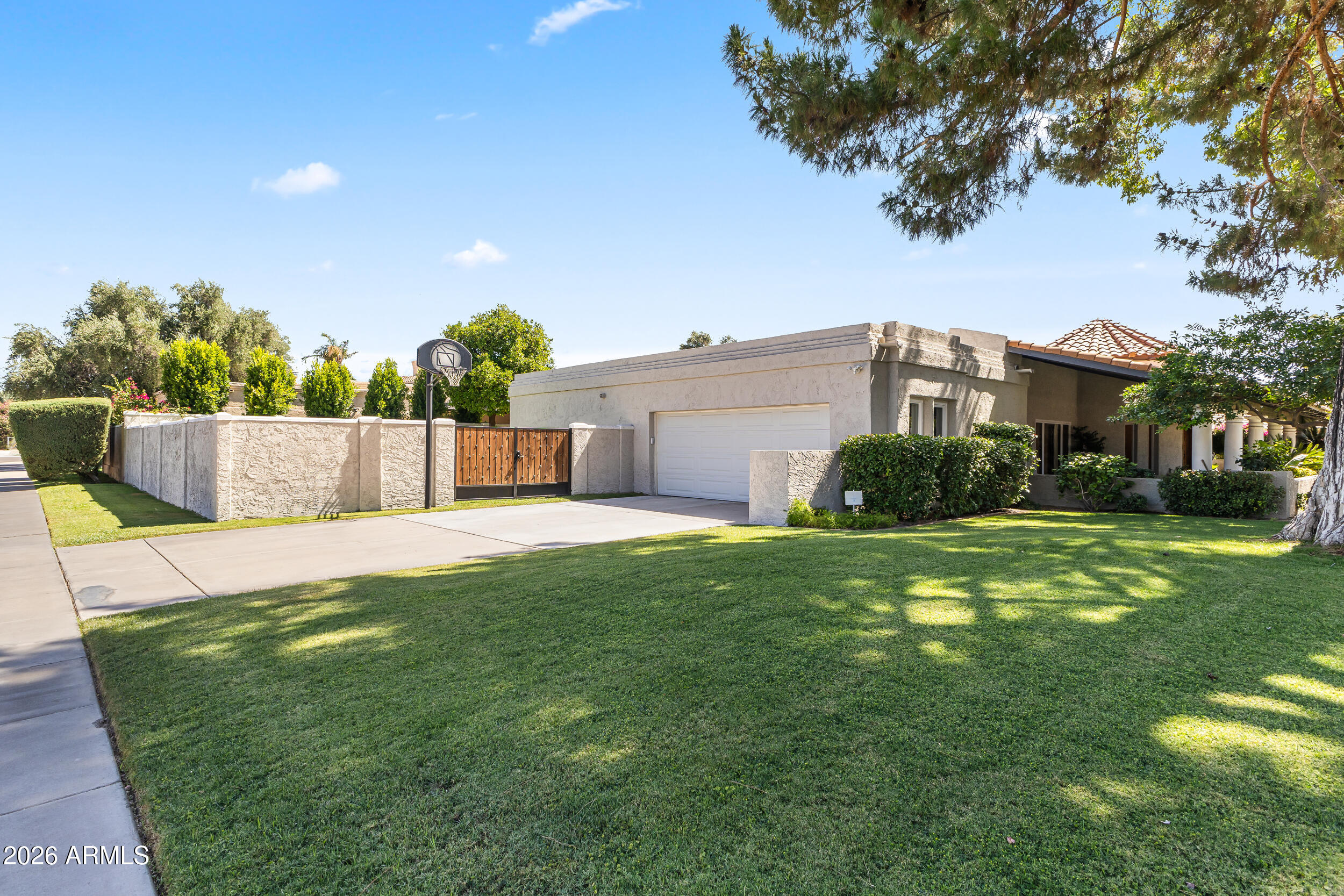 230 W MORTEN Avenue