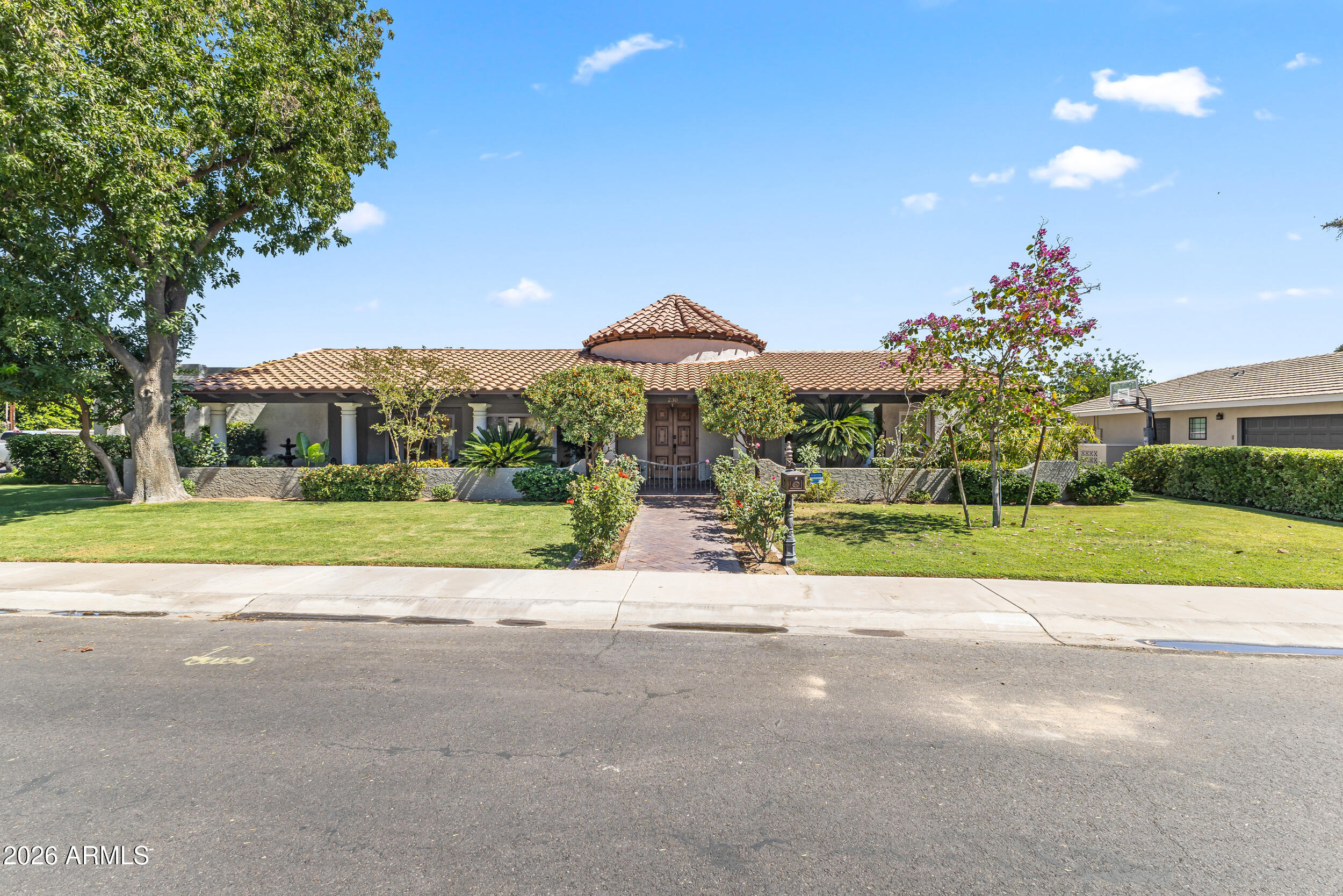 230 W MORTEN Avenue