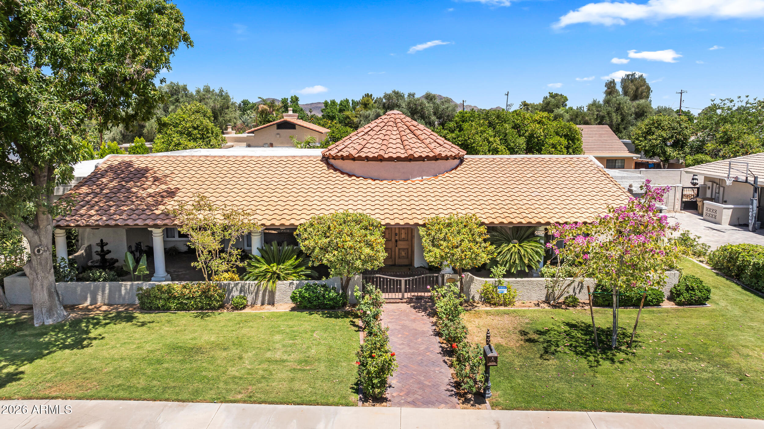 230 W MORTEN Avenue