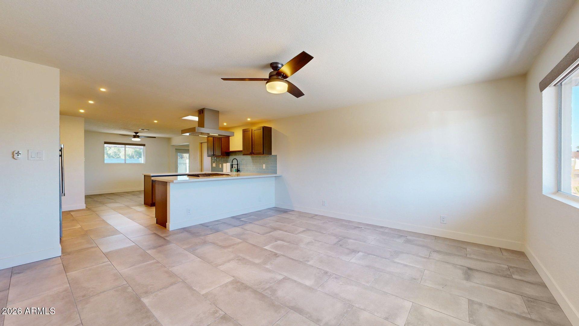 719 W PARKWAY Boulevard