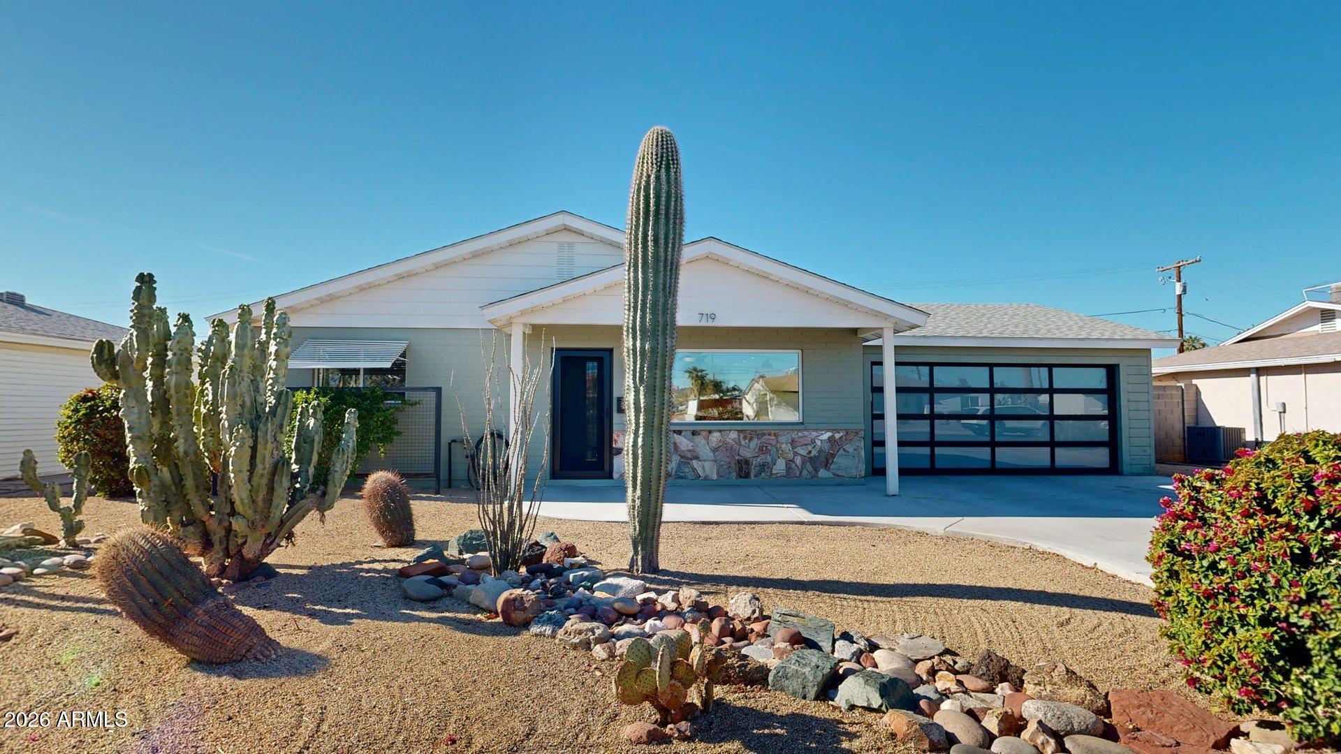 719 W PARKWAY Boulevard