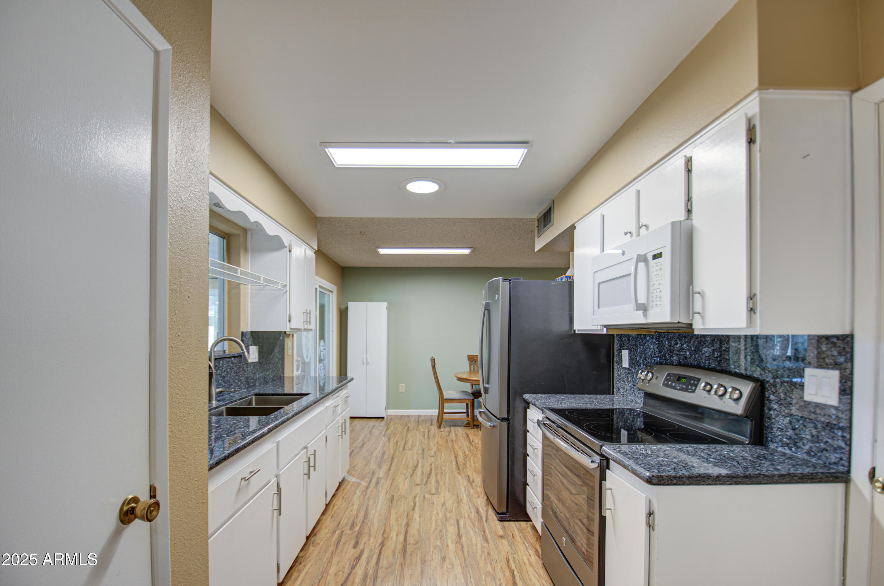 9909 W NEWPORT Drive