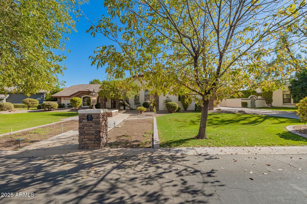 Photo of 8272 S Pecan Grove Circle, Tempe, AZ 85284 (MLS # 6946788)