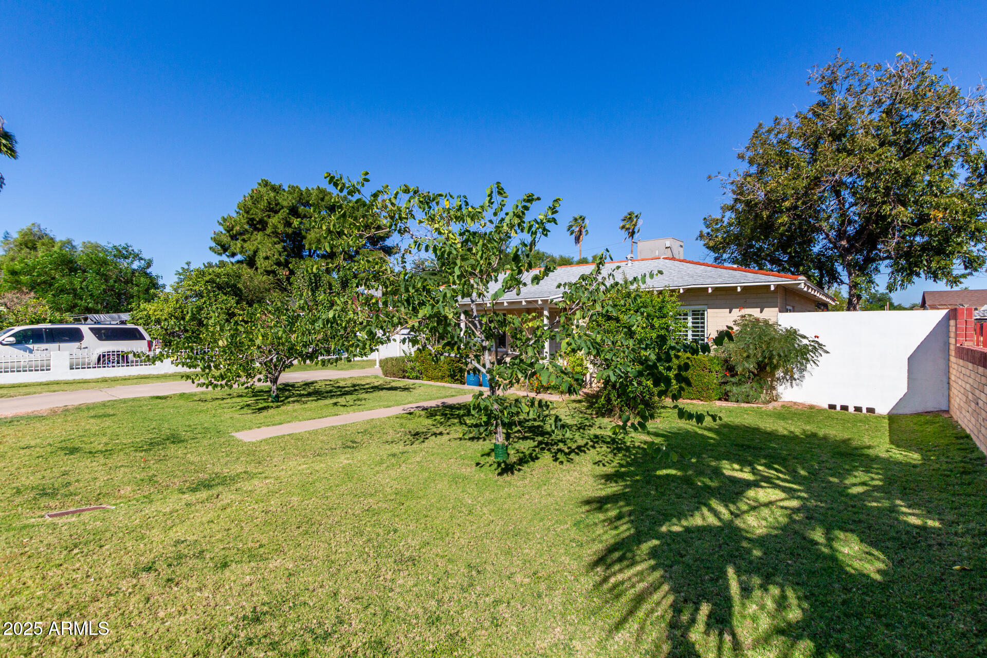 3528 E SHERIDAN Street