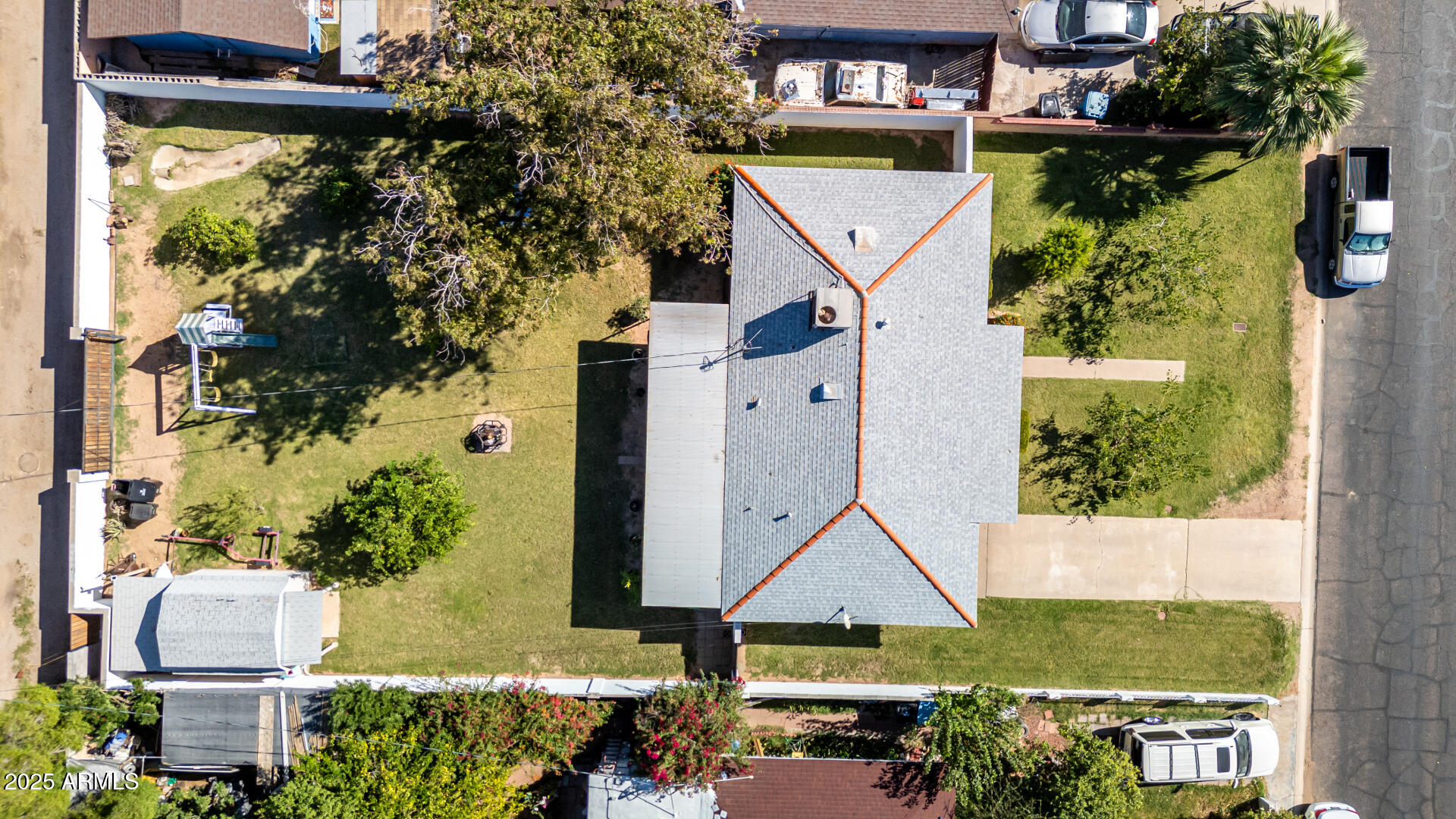 3528 E SHERIDAN Street