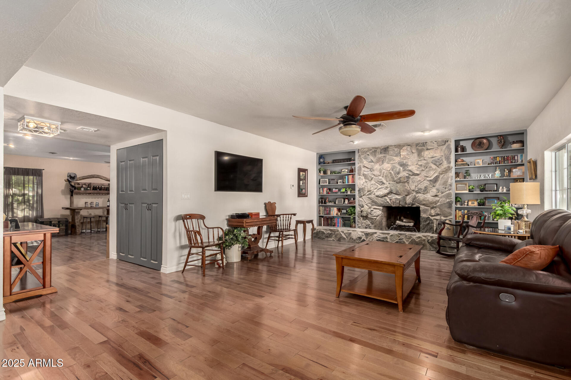 9032 W VILLA CHULA Street