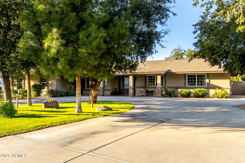 Photo of 9032 W Villa Chula Street, Peoria, AZ 85383 (MLS # 6952193)