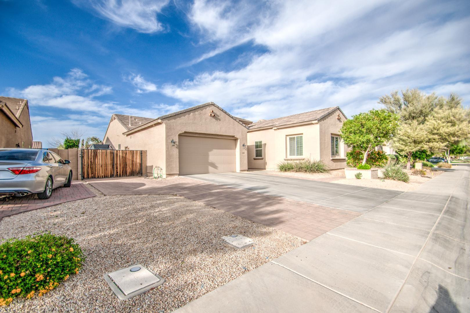 2552 E Redwood Place