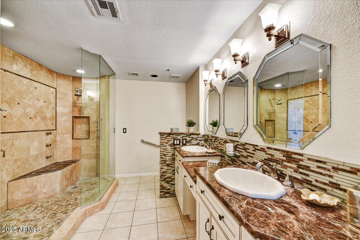7700 E GAINEY RANCH Road 124