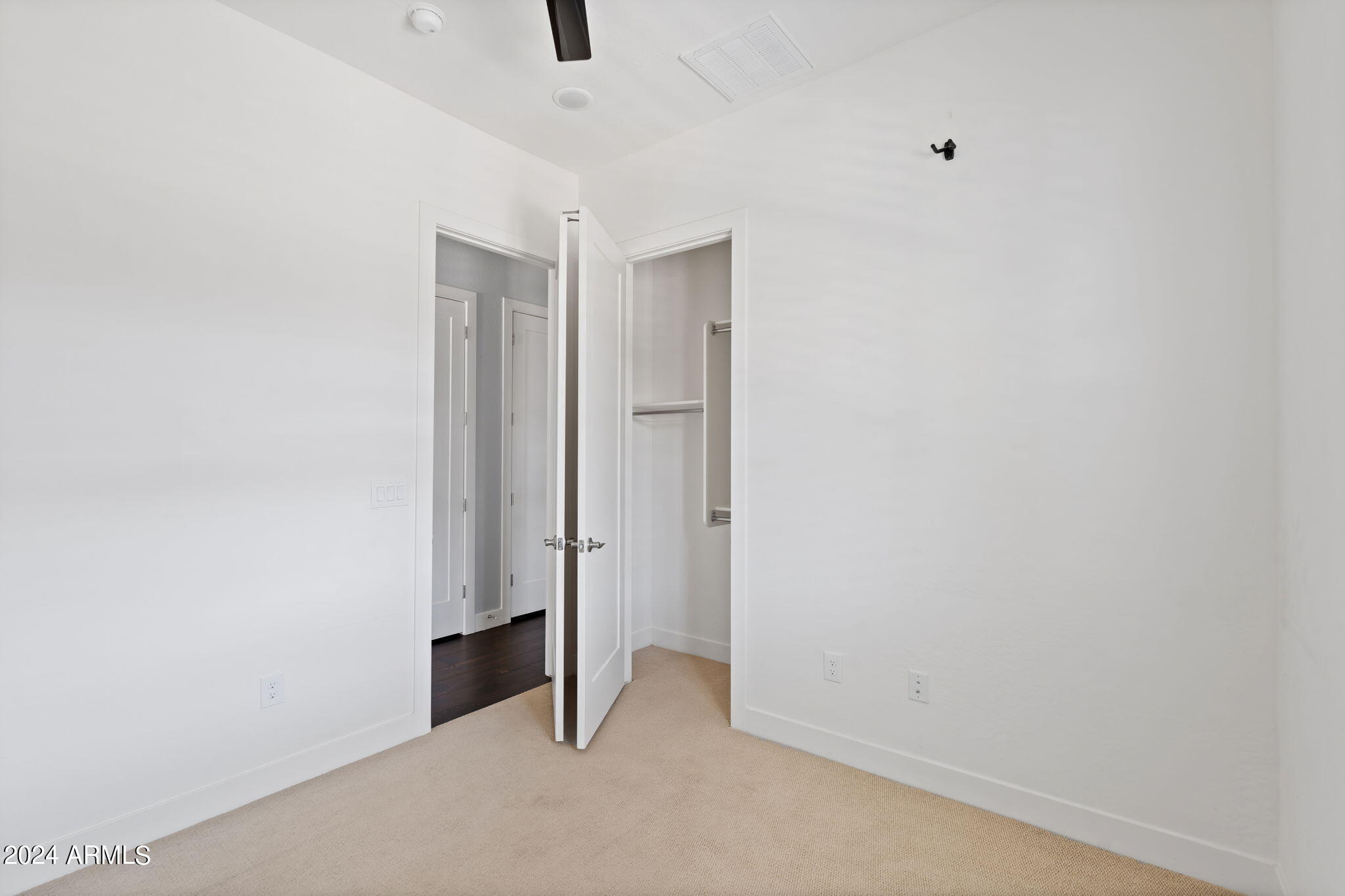 Scottsdale, Arizona 85251, United States, 3 Bedrooms Bedrooms, ,2 BathroomsBathrooms,Residential,Active,242437