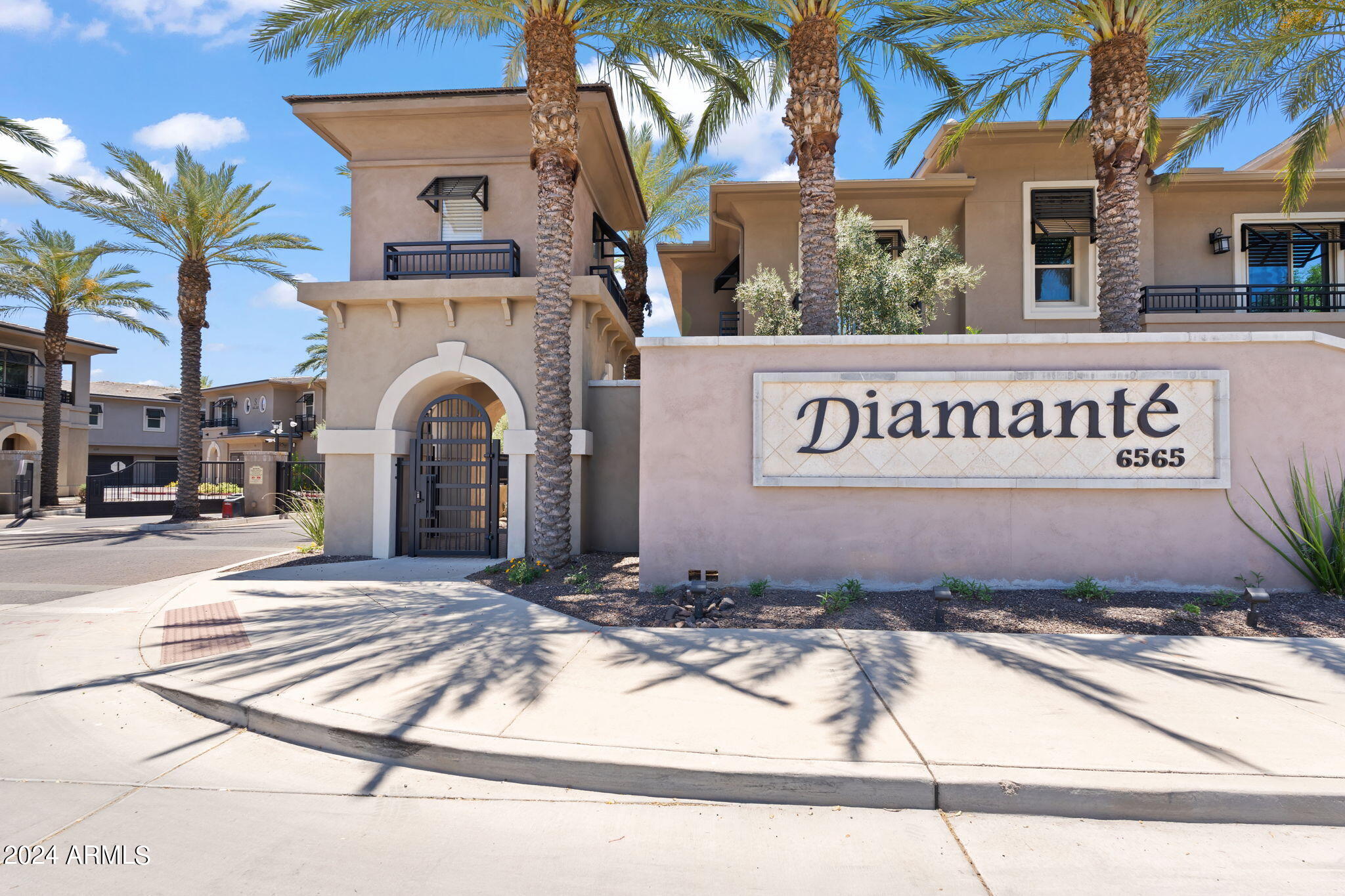 Scottsdale, Arizona 85251, United States, 3 Bedrooms Bedrooms, ,2 BathroomsBathrooms,Residential,Active,242437