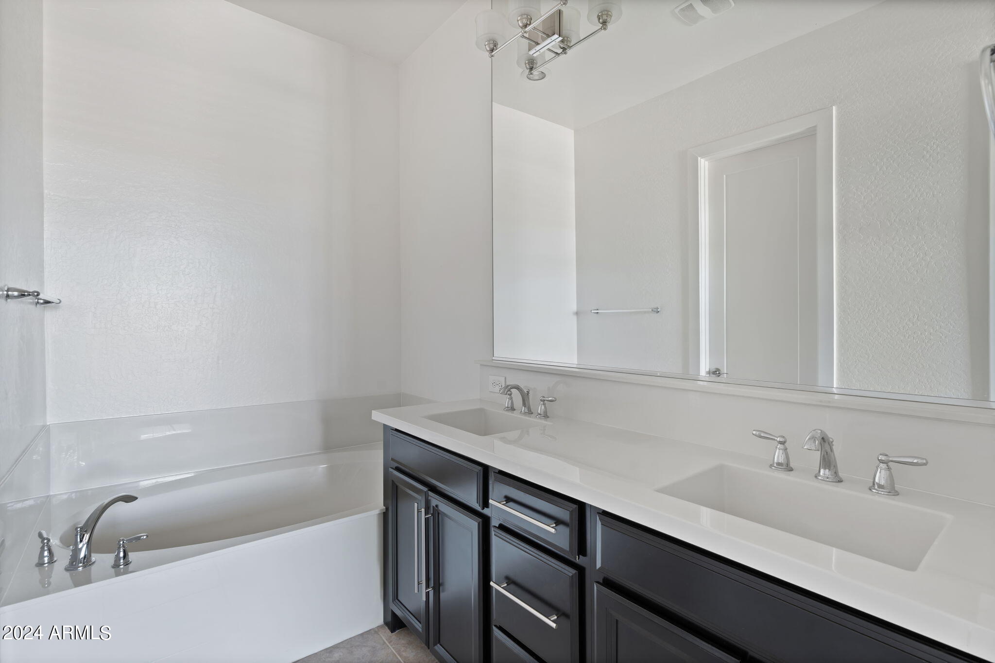 Scottsdale, Arizona 85251, United States, 3 Bedrooms Bedrooms, ,2 BathroomsBathrooms,Residential,Active,242437