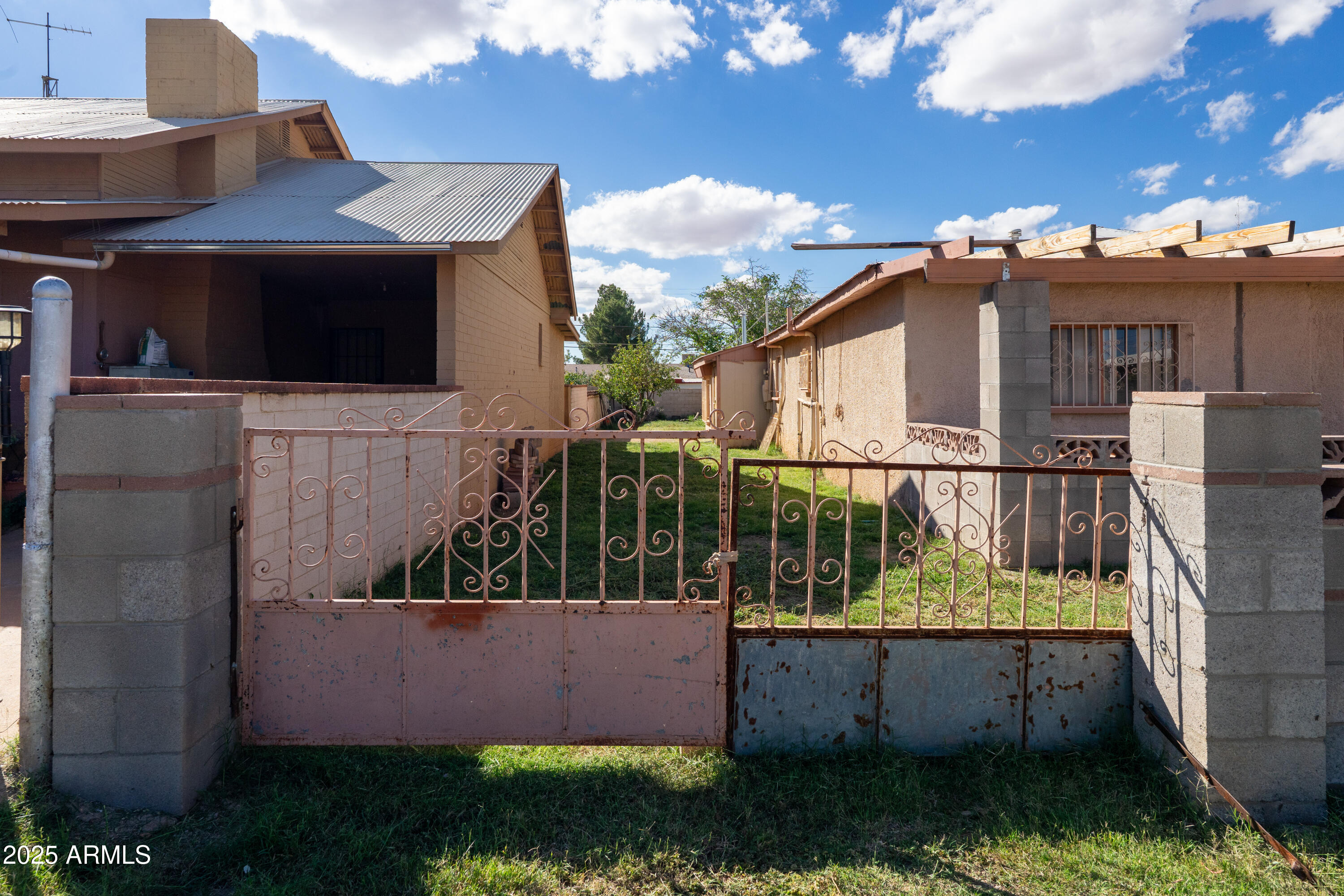 3848 S Hillman Avenue