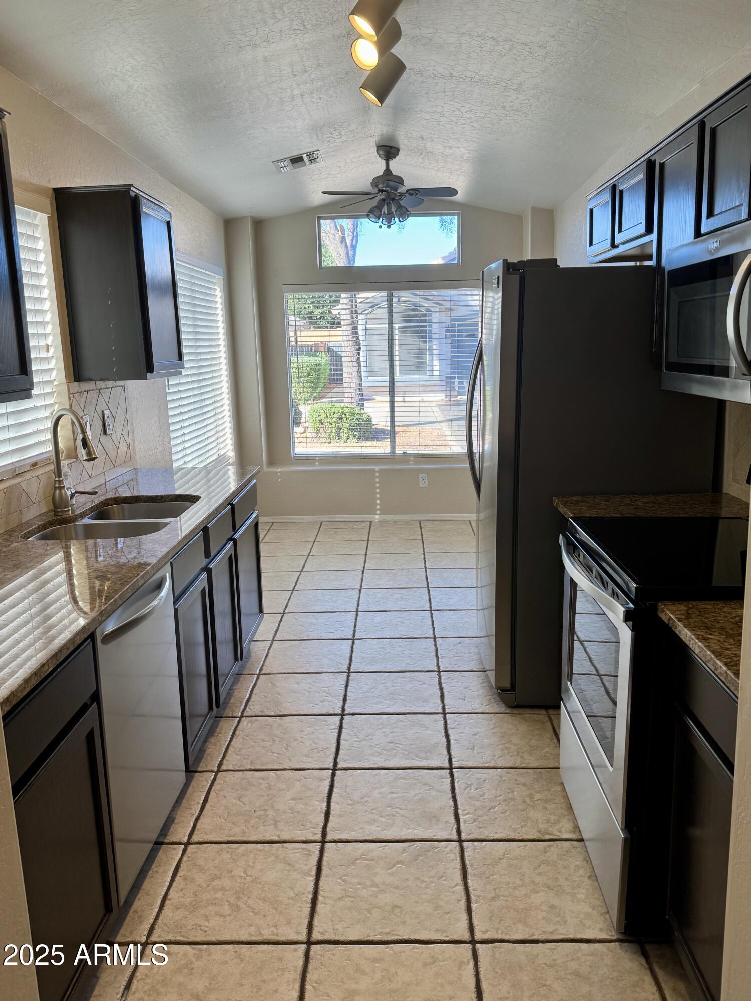 2221 E Union Hills Drive 137