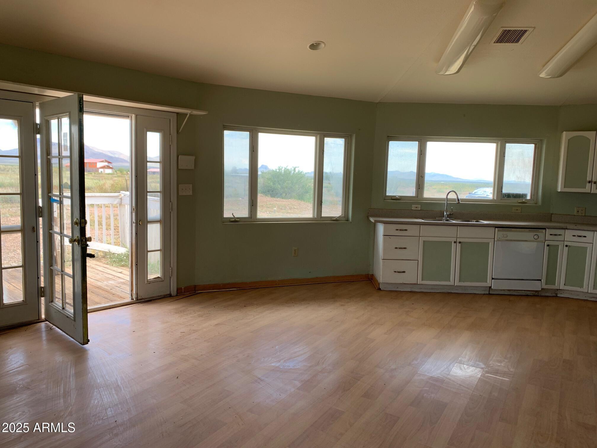 2920 E LOMA ALTA Drive
