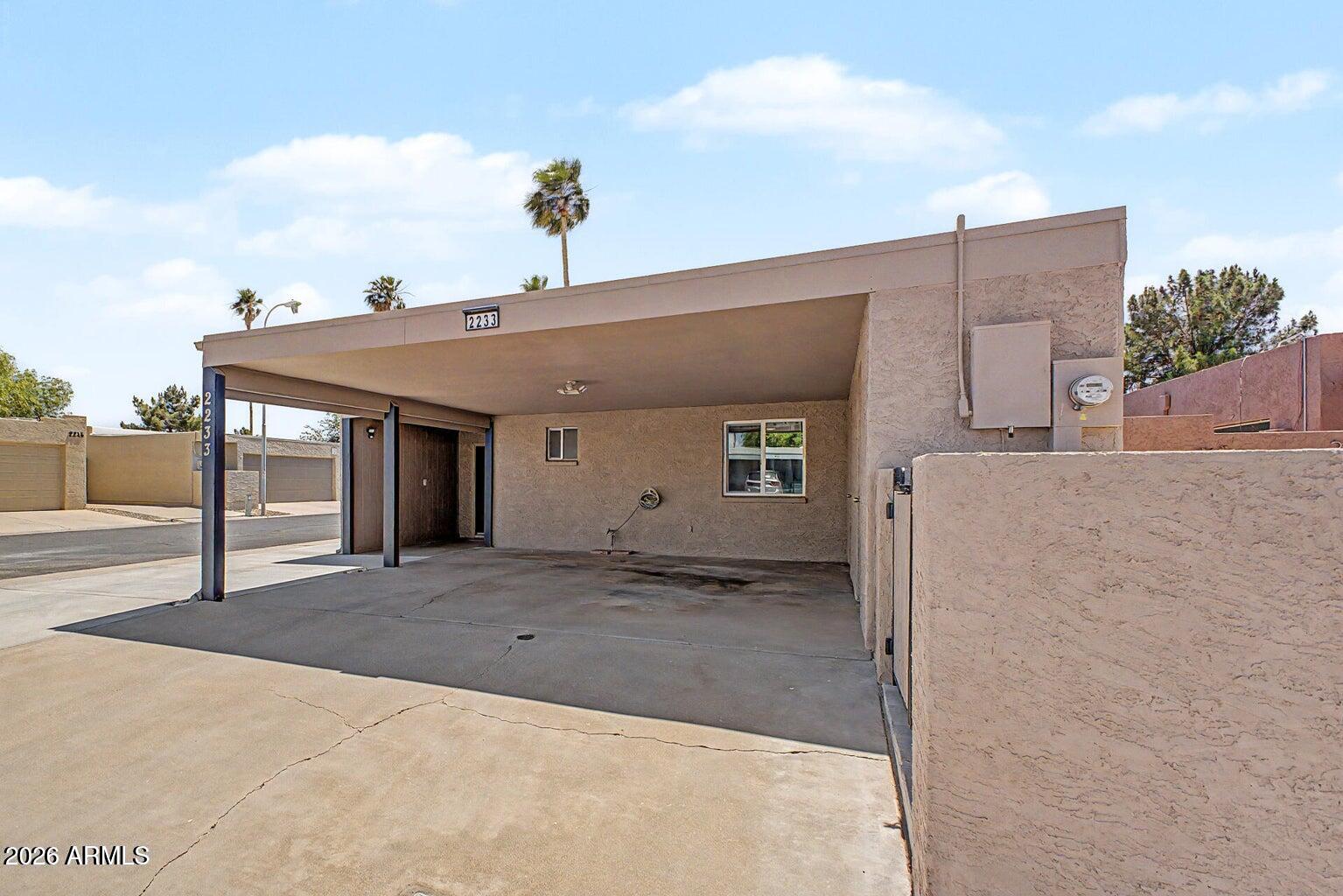 2233 N RECKER Road