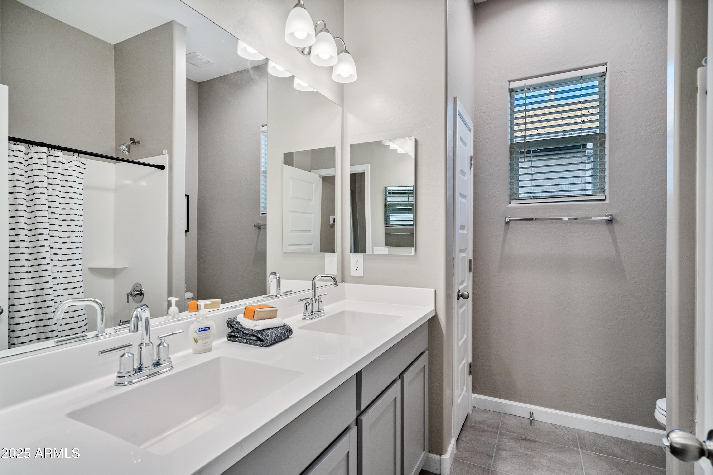 41039 W Sunland Drive