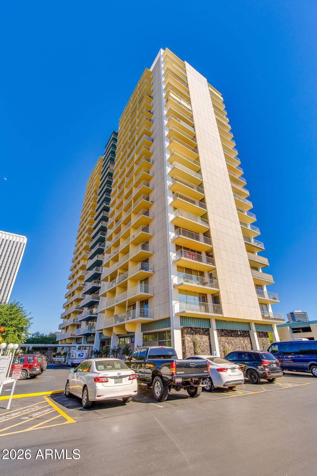 207 W CLARENDON Avenue 16E