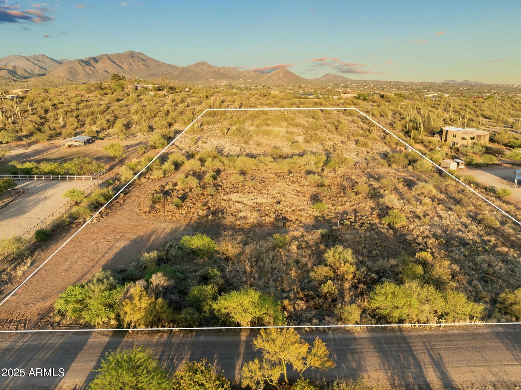 Metes and Bounds. Cave Creek - Land