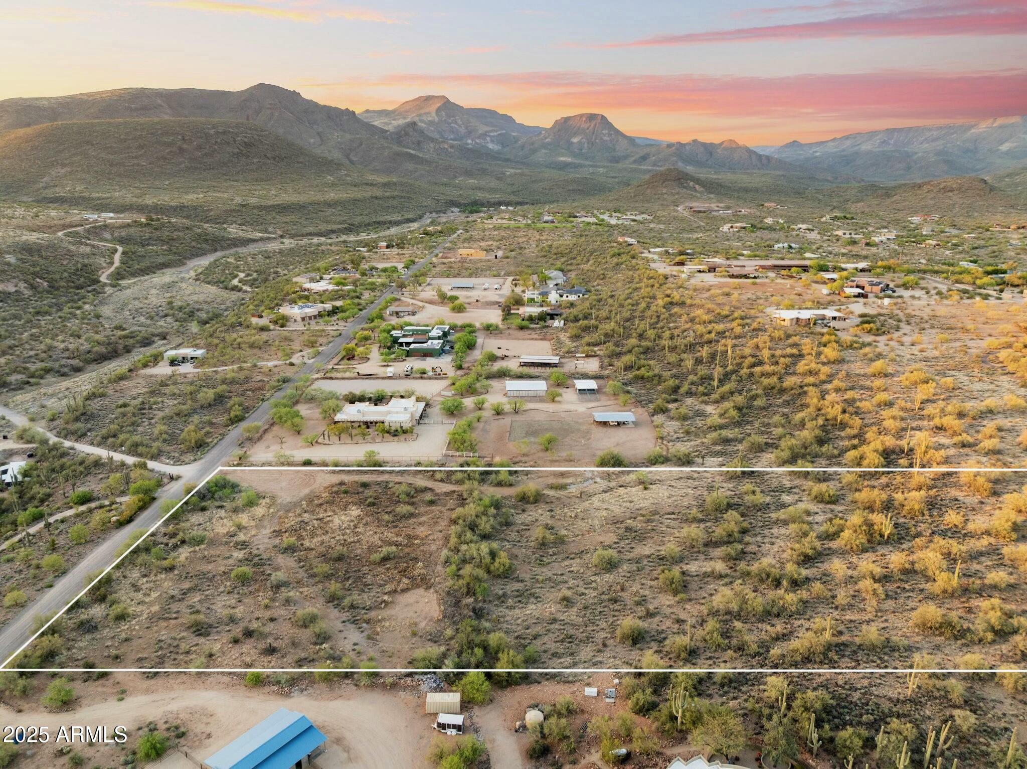 Metes and Bounds. Cave Creek - Land