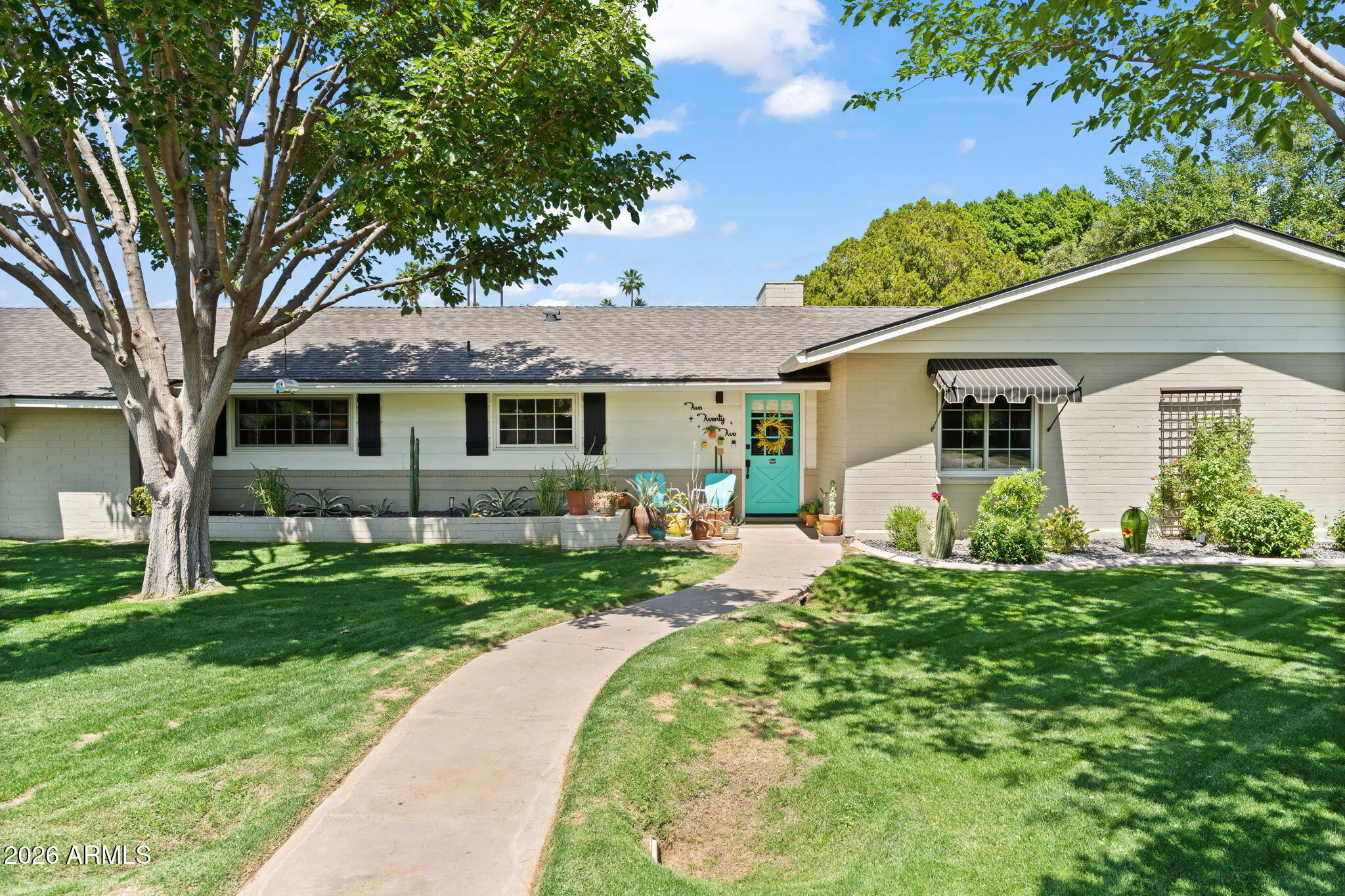 222 E HAYWARD Avenue