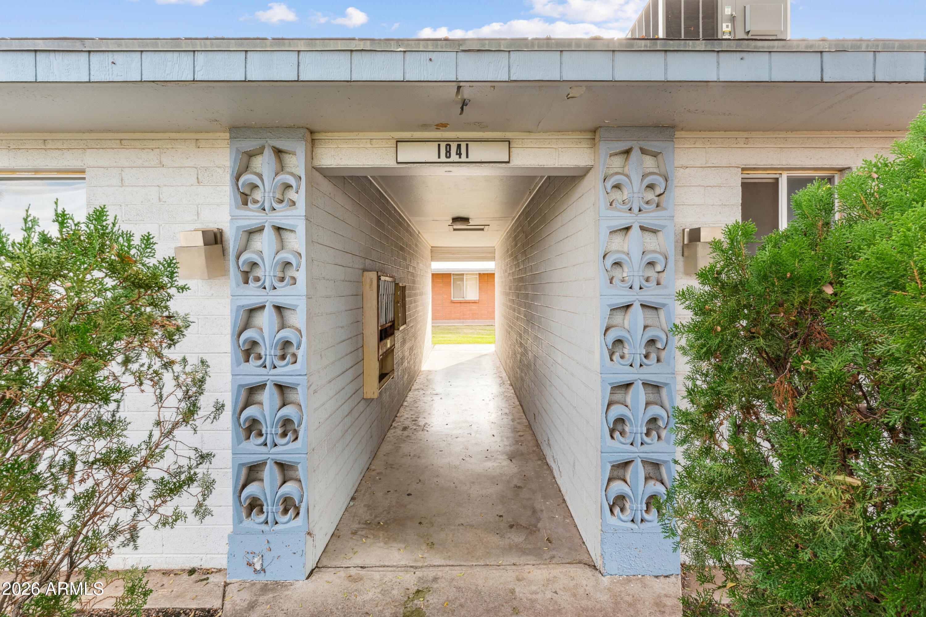 1841 W FAIRMOUNT Avenue