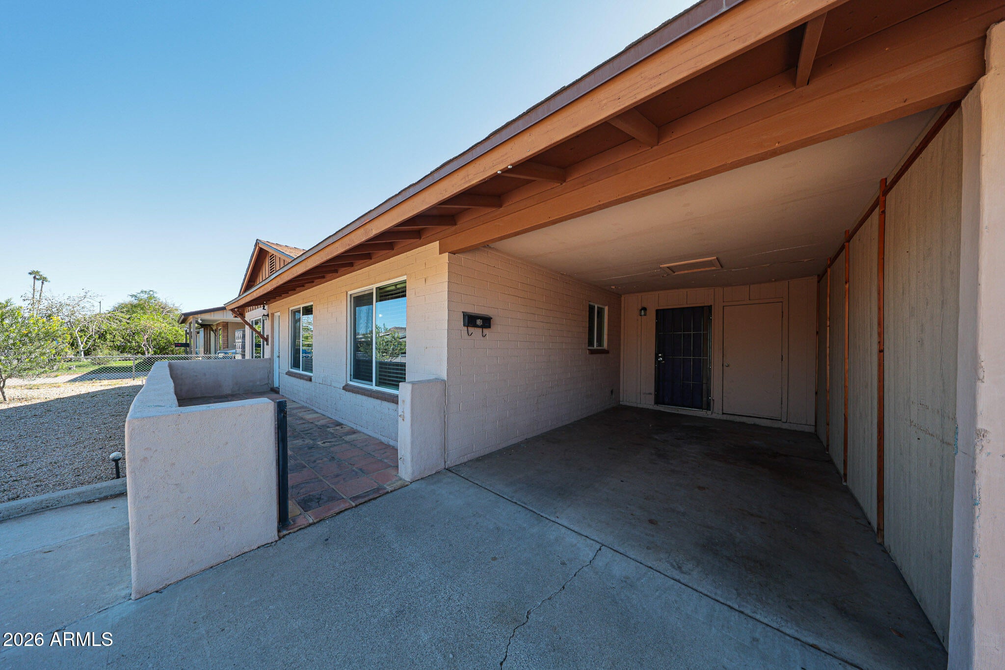 2041 W DAHLIA Drive