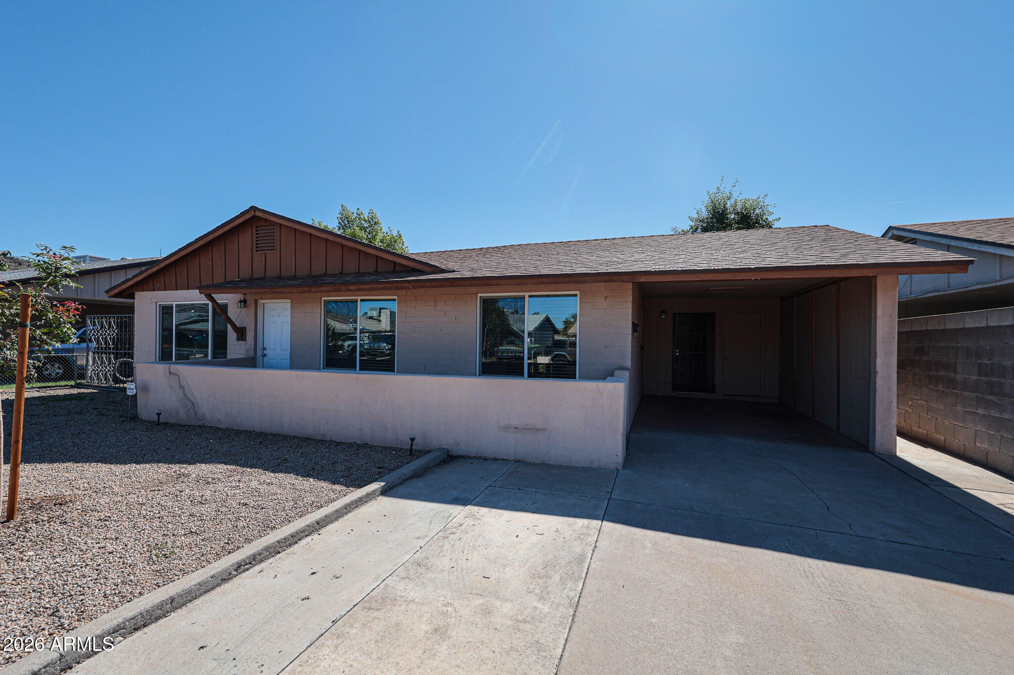 2041 W DAHLIA Drive