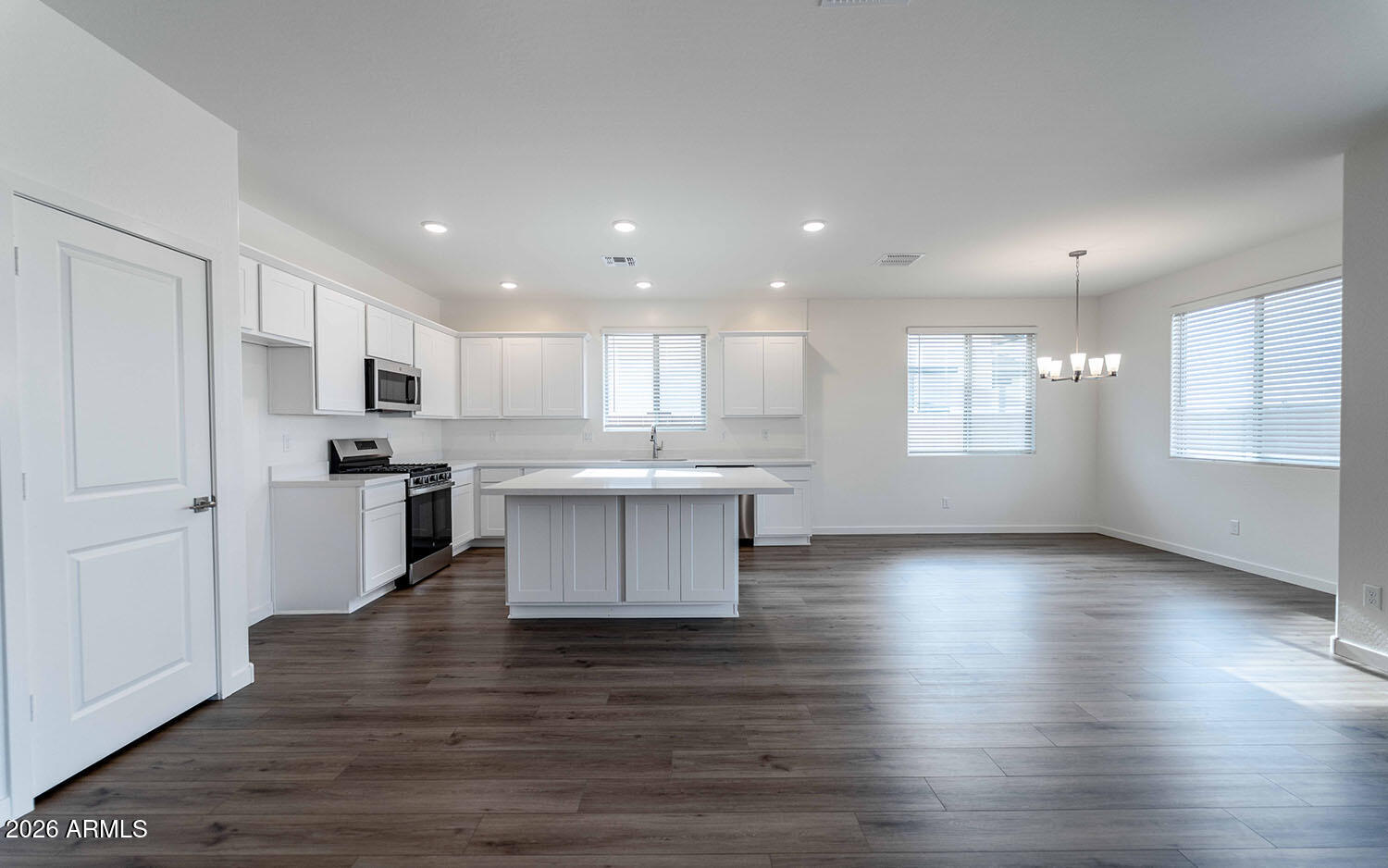 36800 W SAN CLEMENTE Street