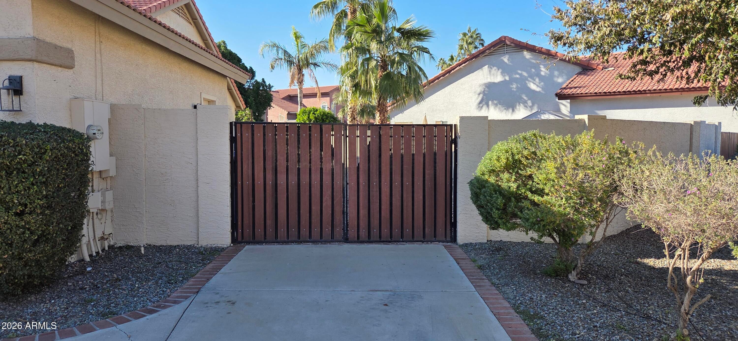 3124 N MEADOW Drive