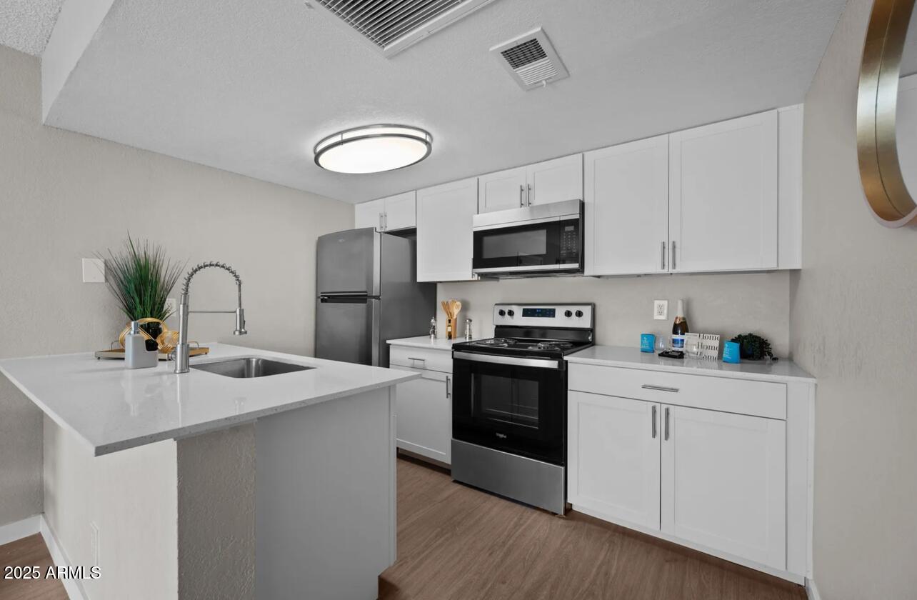 4620 W MCDOWELL Road 1L