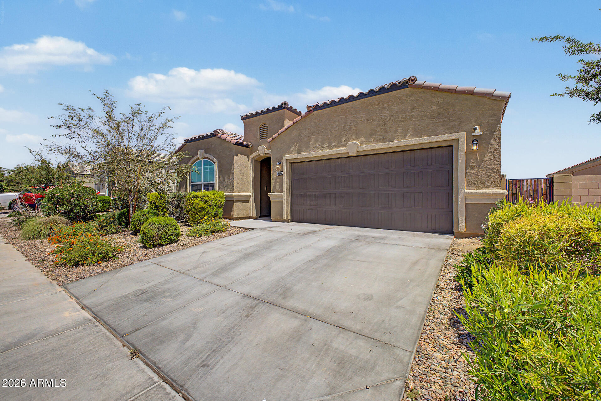 2529 N CAMDEN Drive