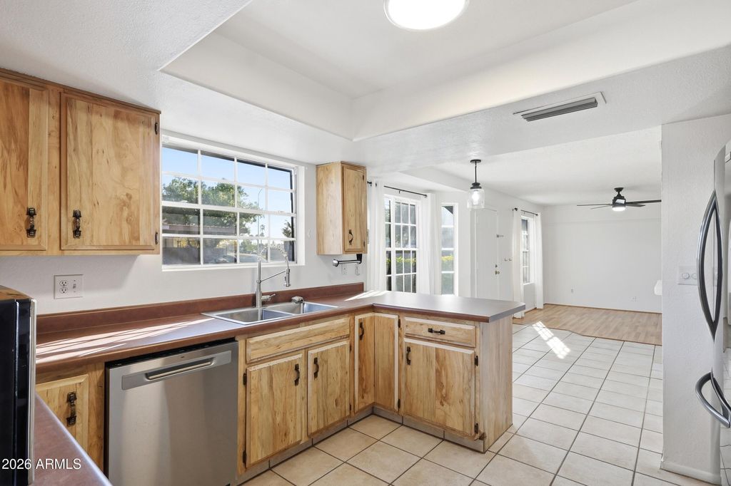 Photo of 1033 E Bendix Drive, Tempe, AZ 85283 (MLS # 6980726)