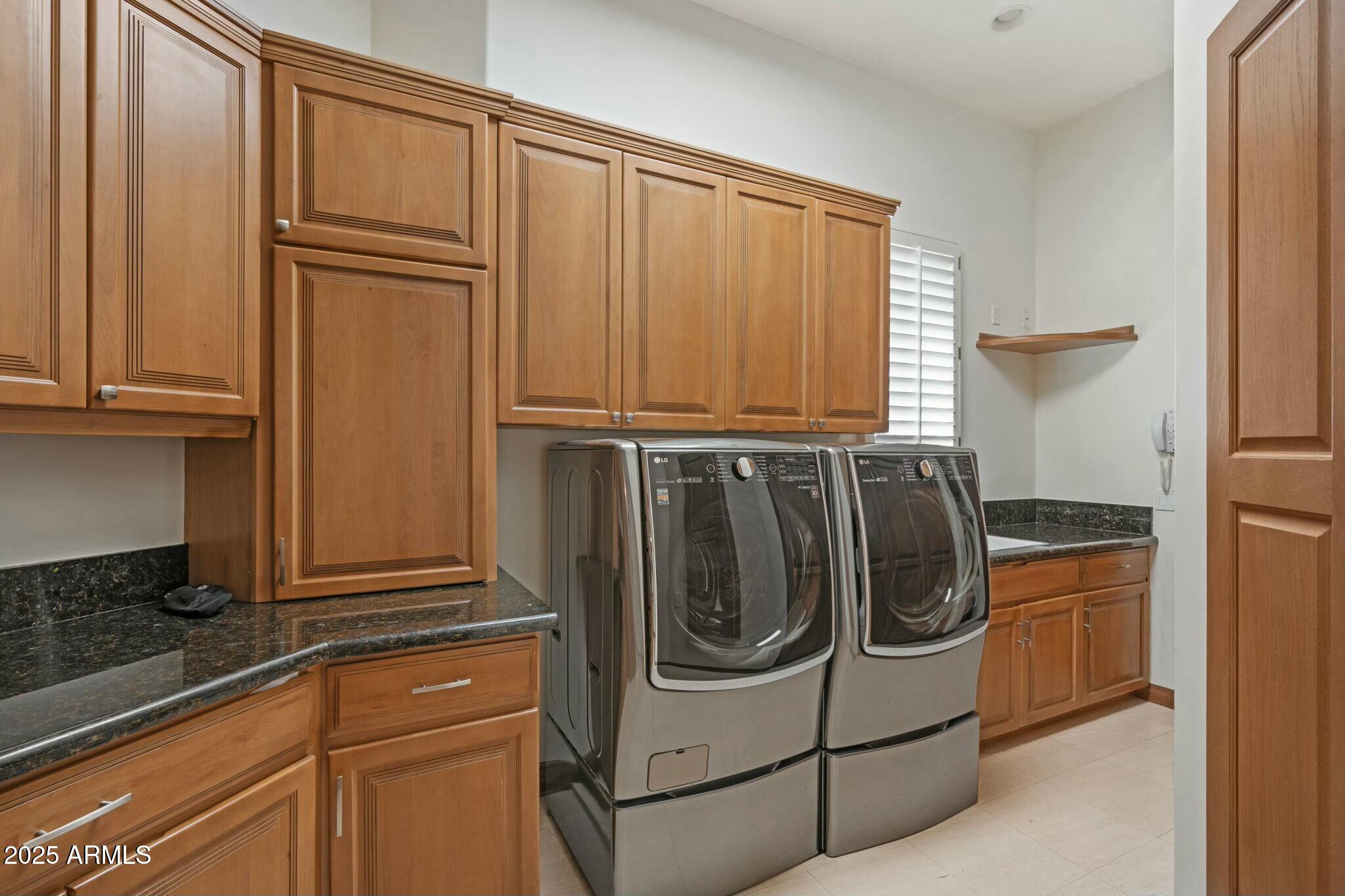 Paradise Valley, Arizona 85253, United States, 5 Bedrooms Bedrooms, ,6 BathroomsBathrooms,Residential,Active,97087