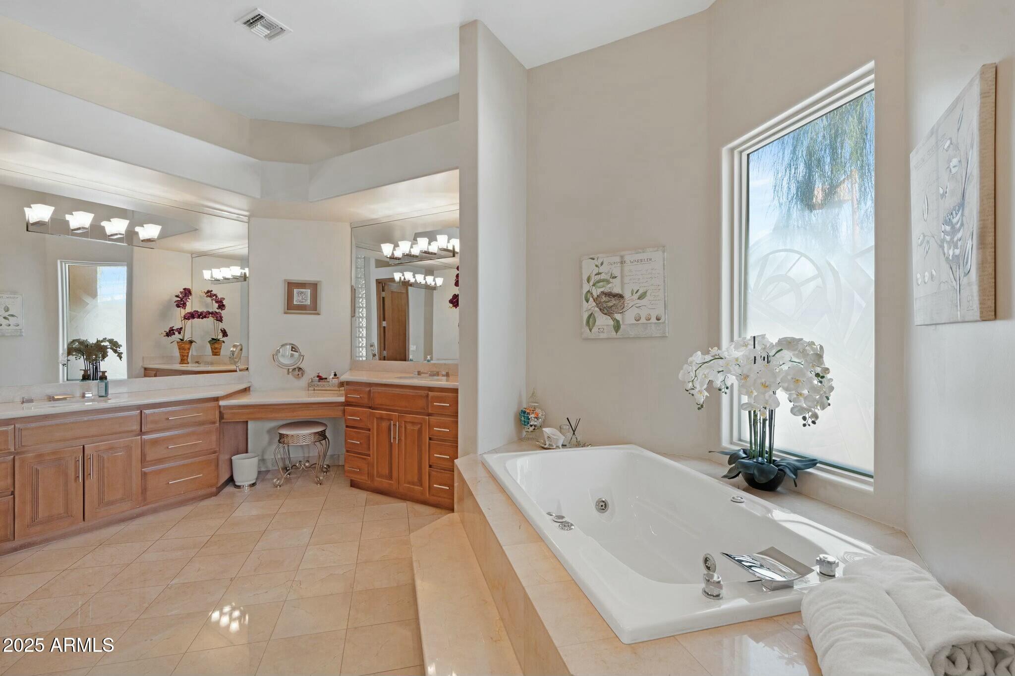 Paradise Valley, Arizona 85253, United States, 5 Bedrooms Bedrooms, ,6 BathroomsBathrooms,Residential,Active,97087
