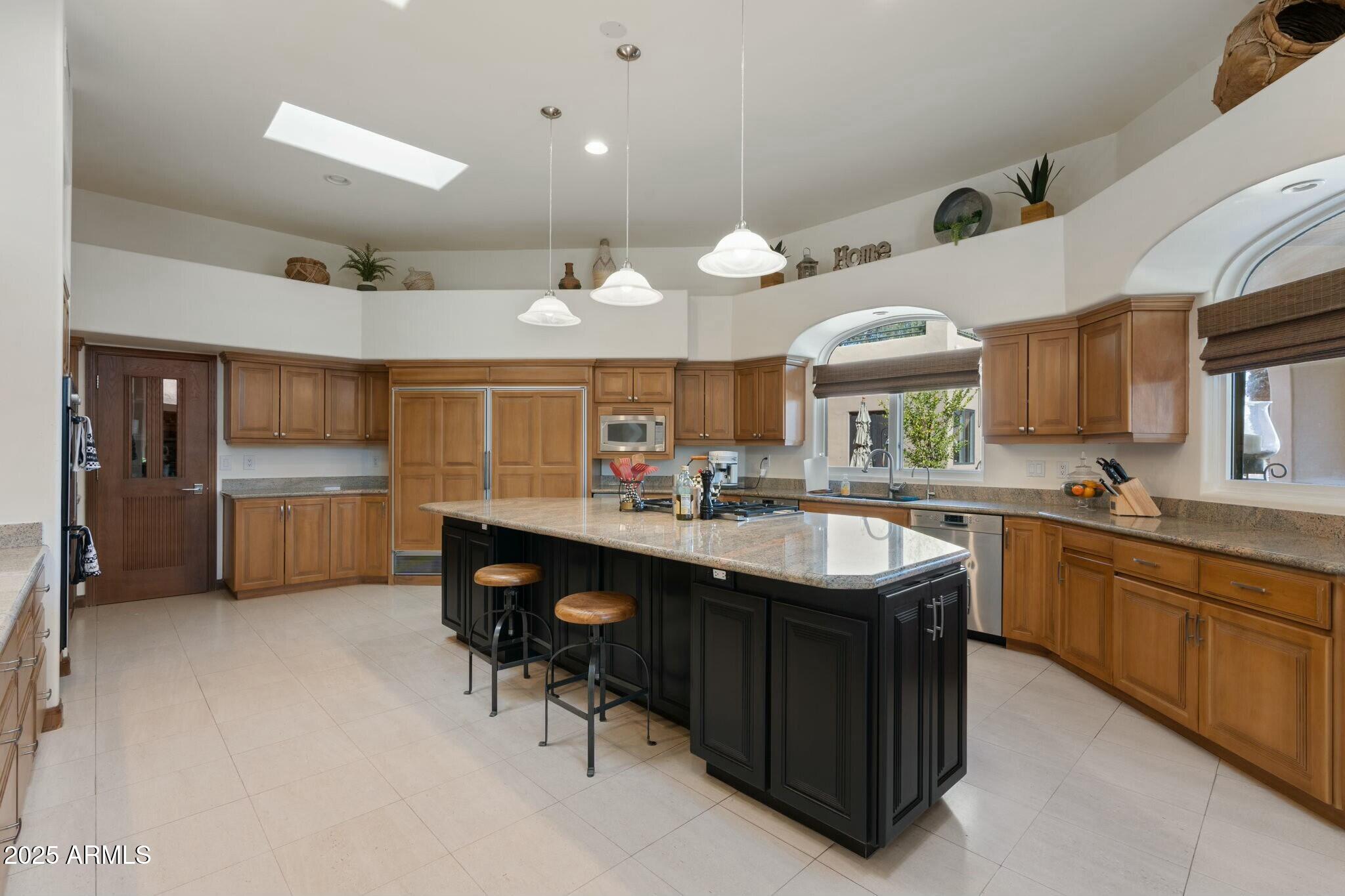 Paradise Valley, Arizona 85253, United States, 5 Bedrooms Bedrooms, ,6 BathroomsBathrooms,Residential,Active,97087