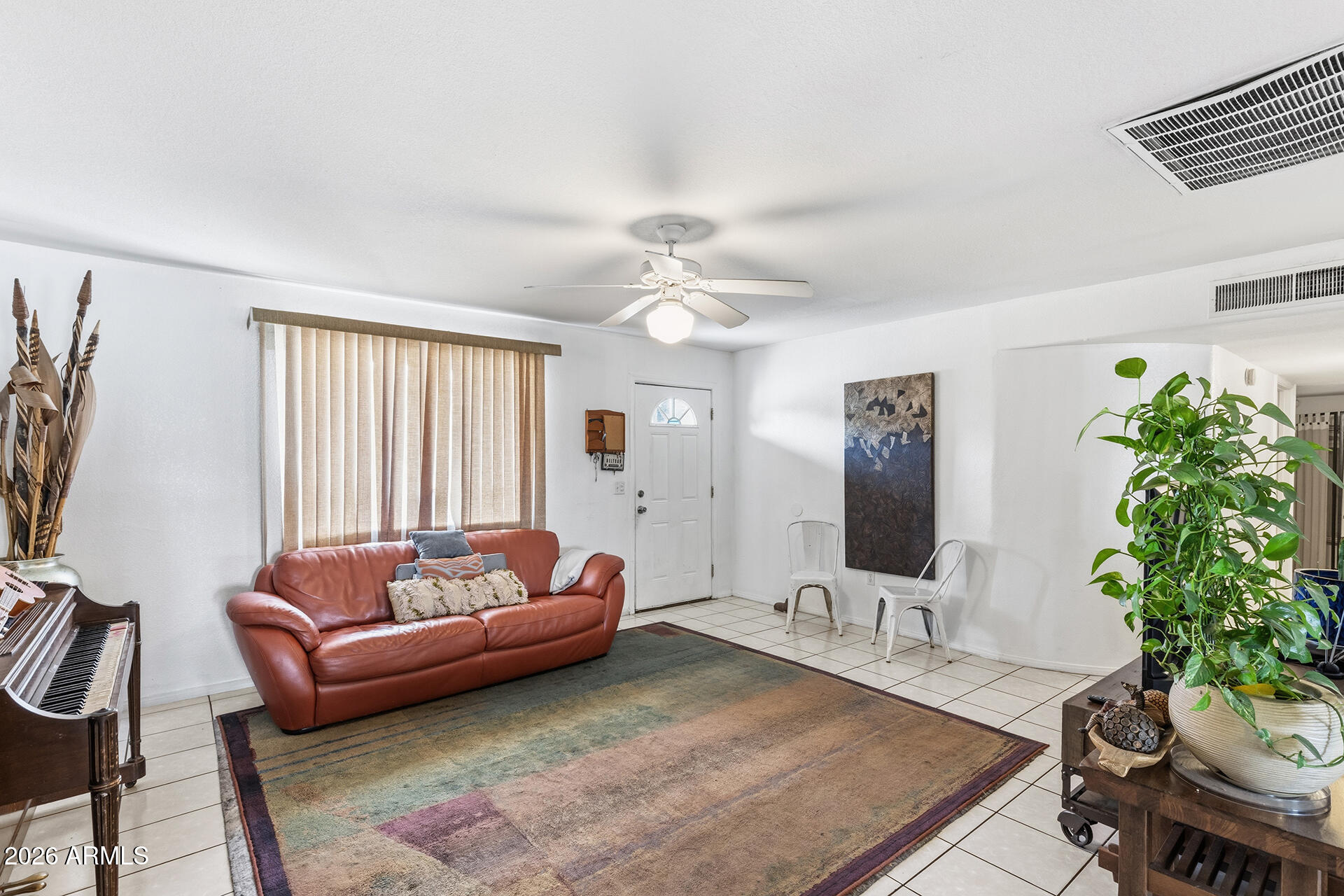 1229 E DEVONSHIRE Avenue