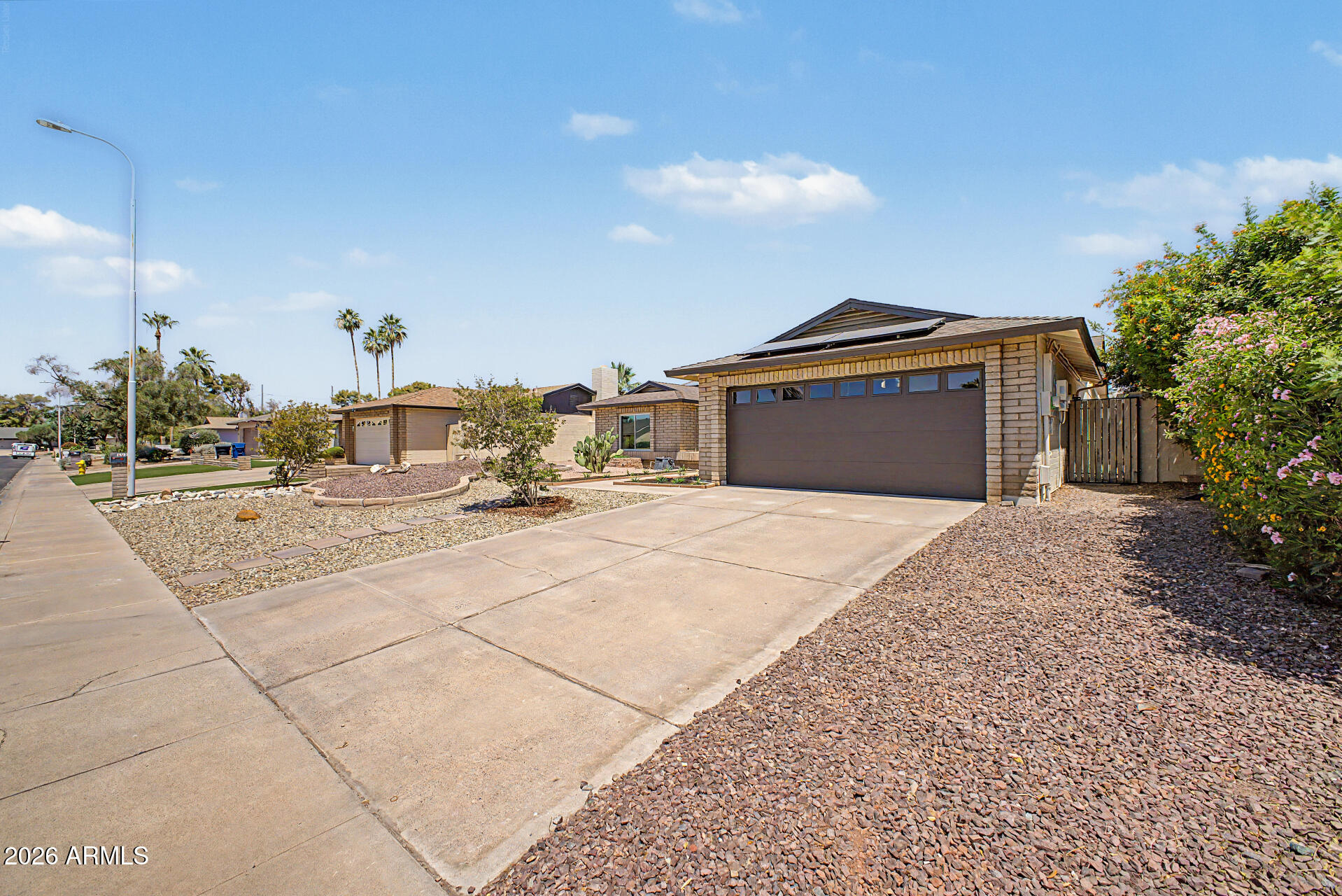 814 E CHILTON Drive