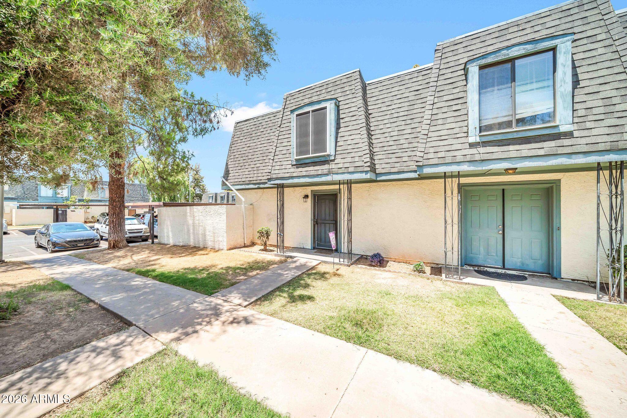 8121 N 32ND Drive