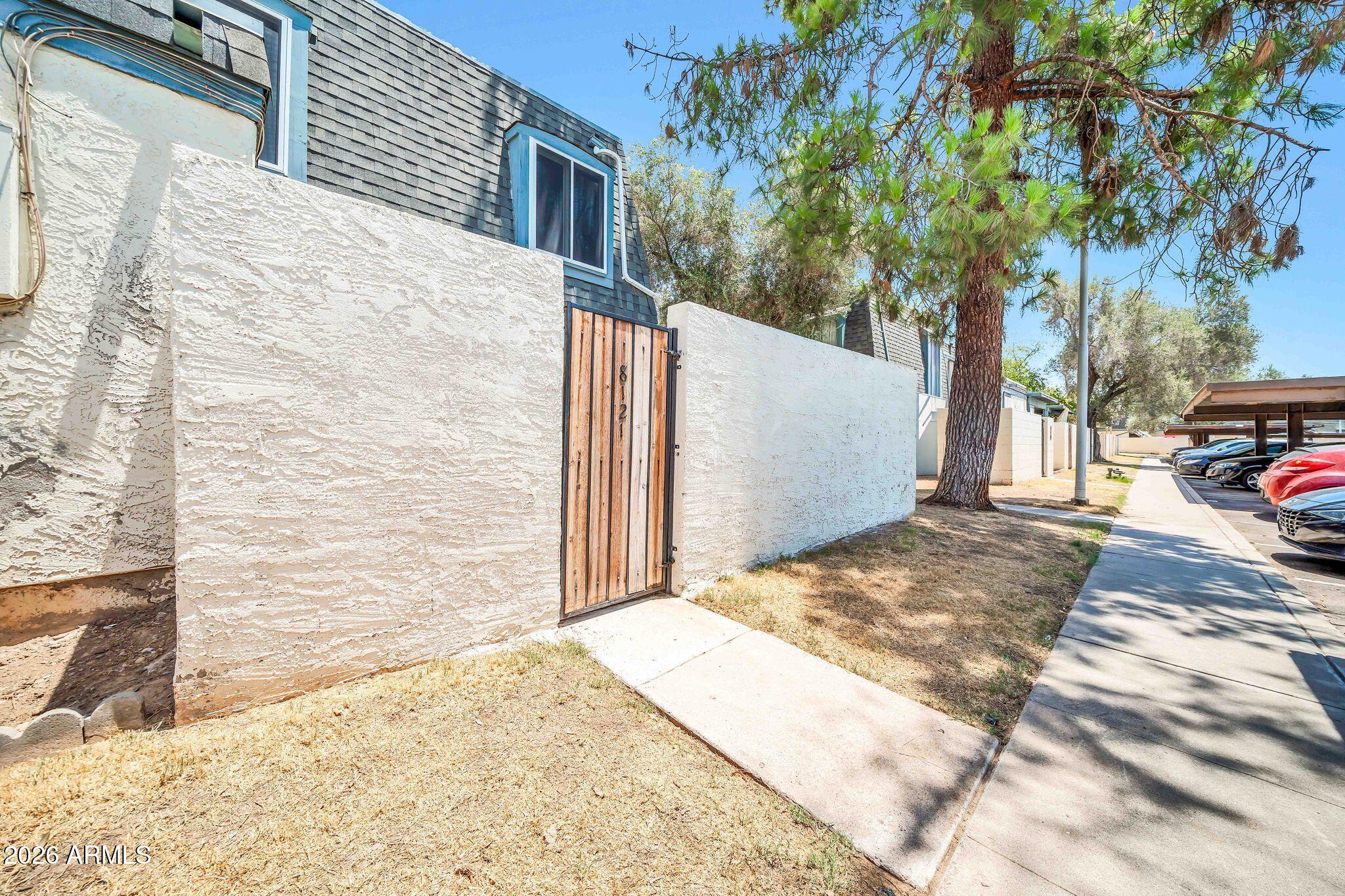 8121 N 32ND Drive