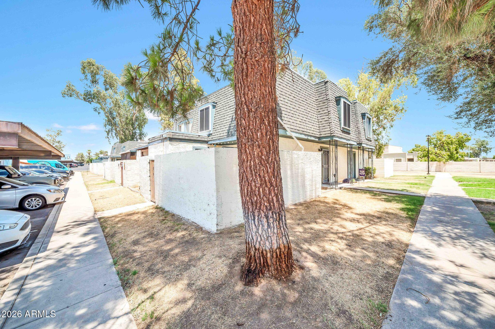 8121 N 32ND Drive