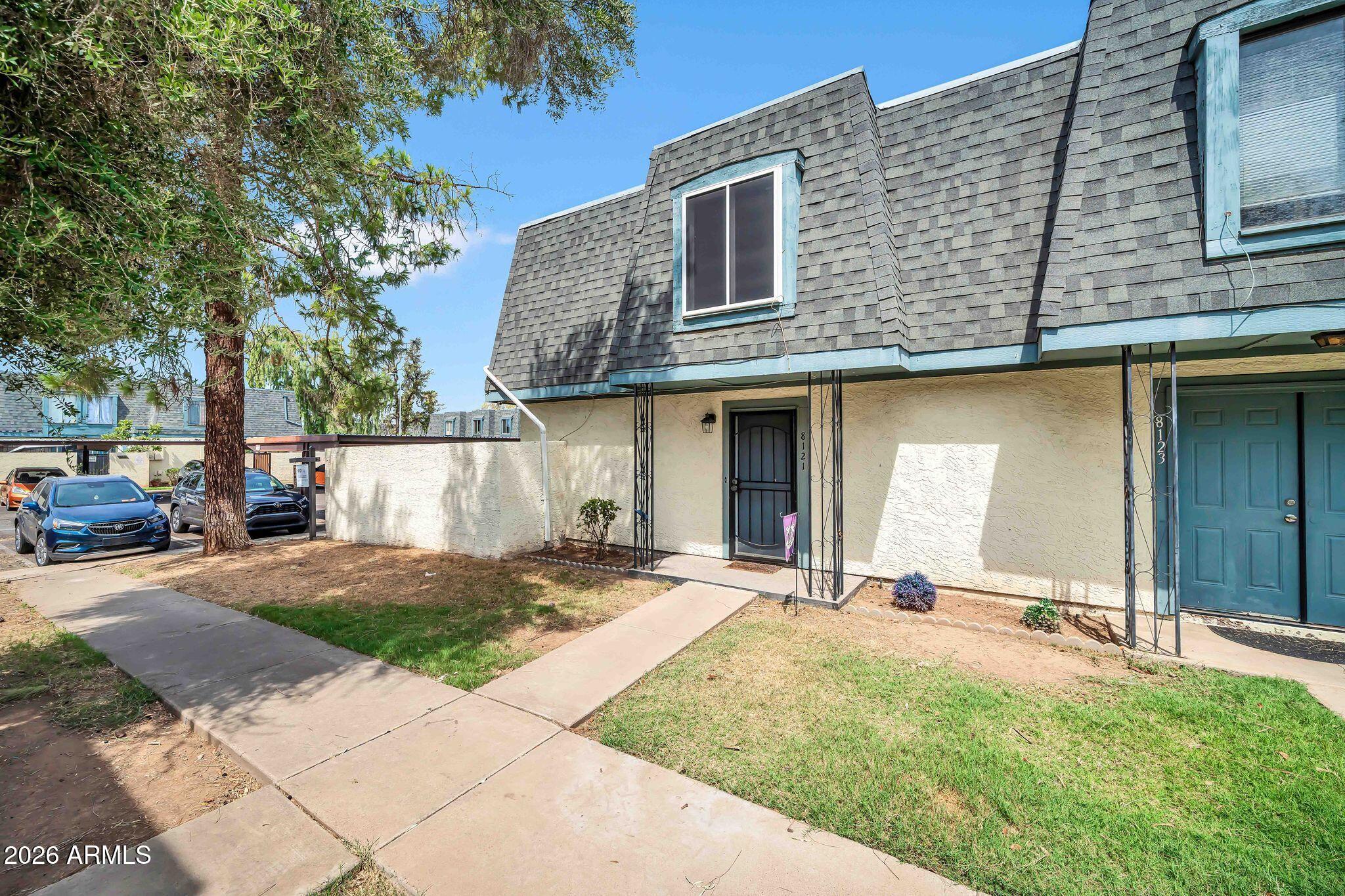 8121 N 32ND Drive