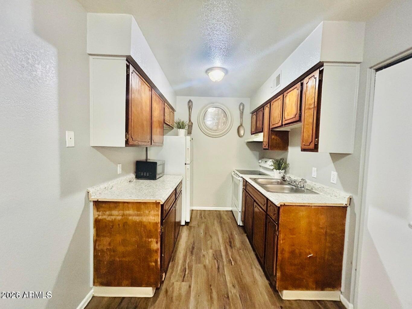 240 S Doran -- Apt 4