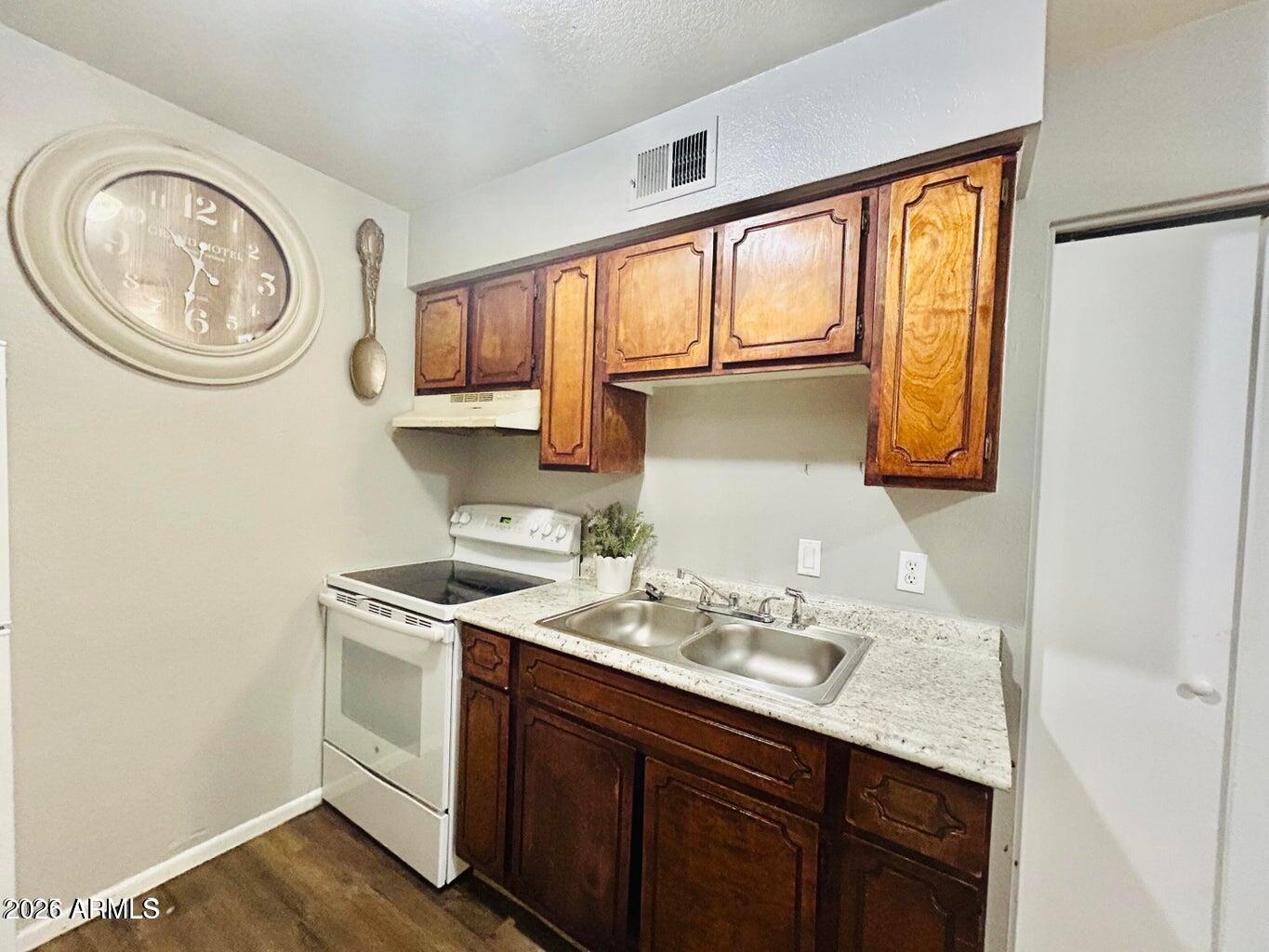 240 S Doran -- Apt 4