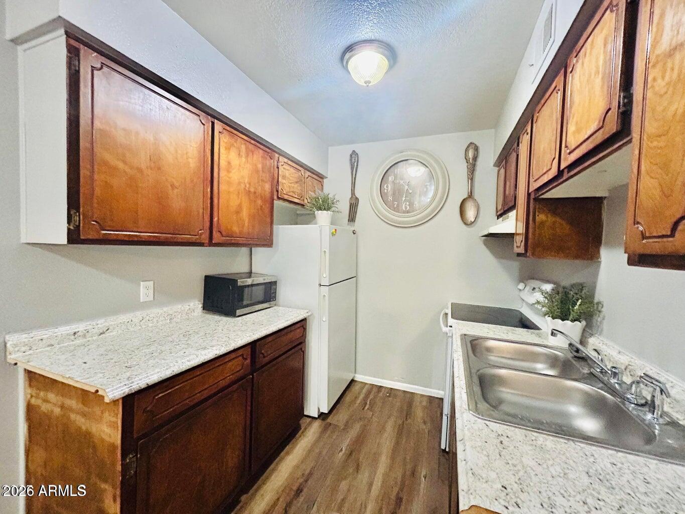 240 S Doran -- Apt 4