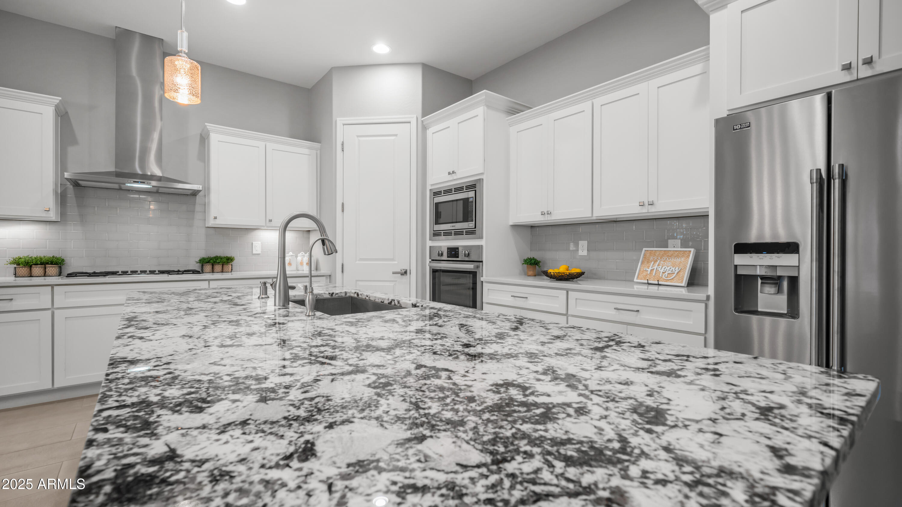 1123 W THUNDERHILL Drive